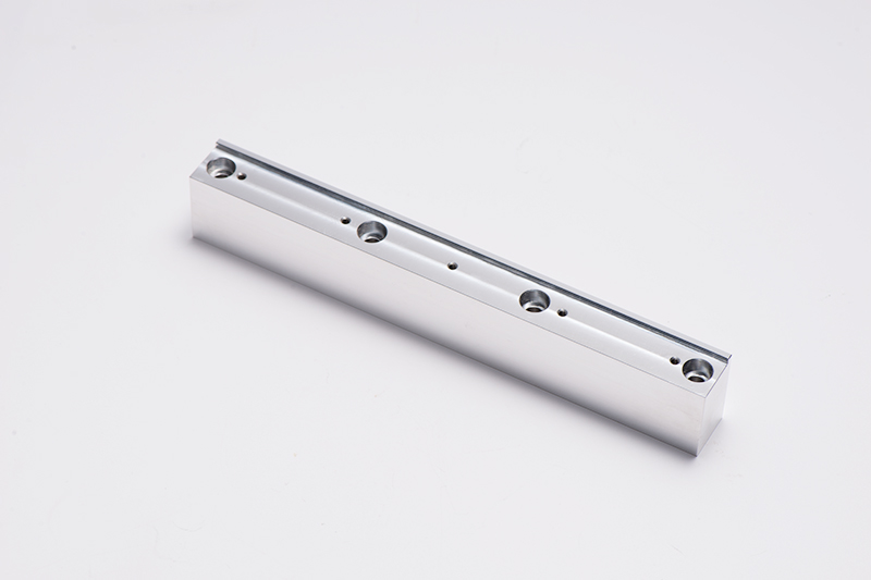 ما هو الفرق بين 3 ، 4 ، 5 محور CNC Machining؟